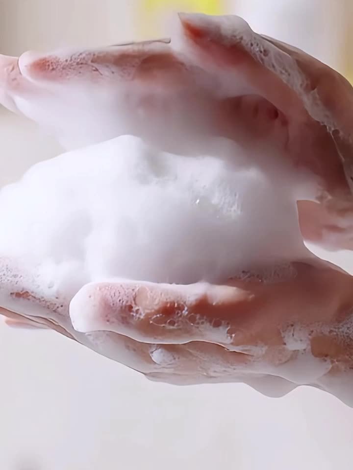 Fragrant Shower Gel with The Scent of Sea Horses.